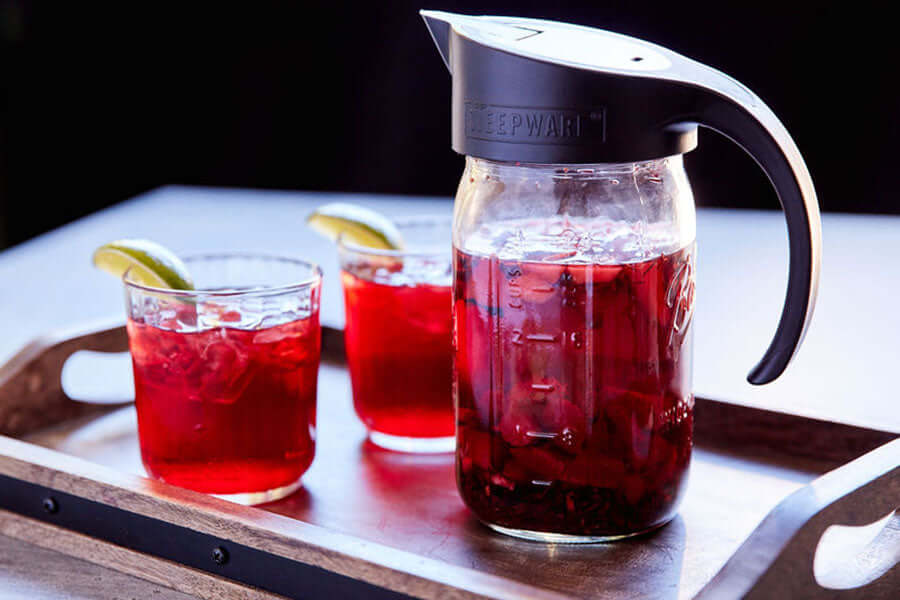 a mason jar sits on a tray with sun tea cold brewed with the craft cold brew filter